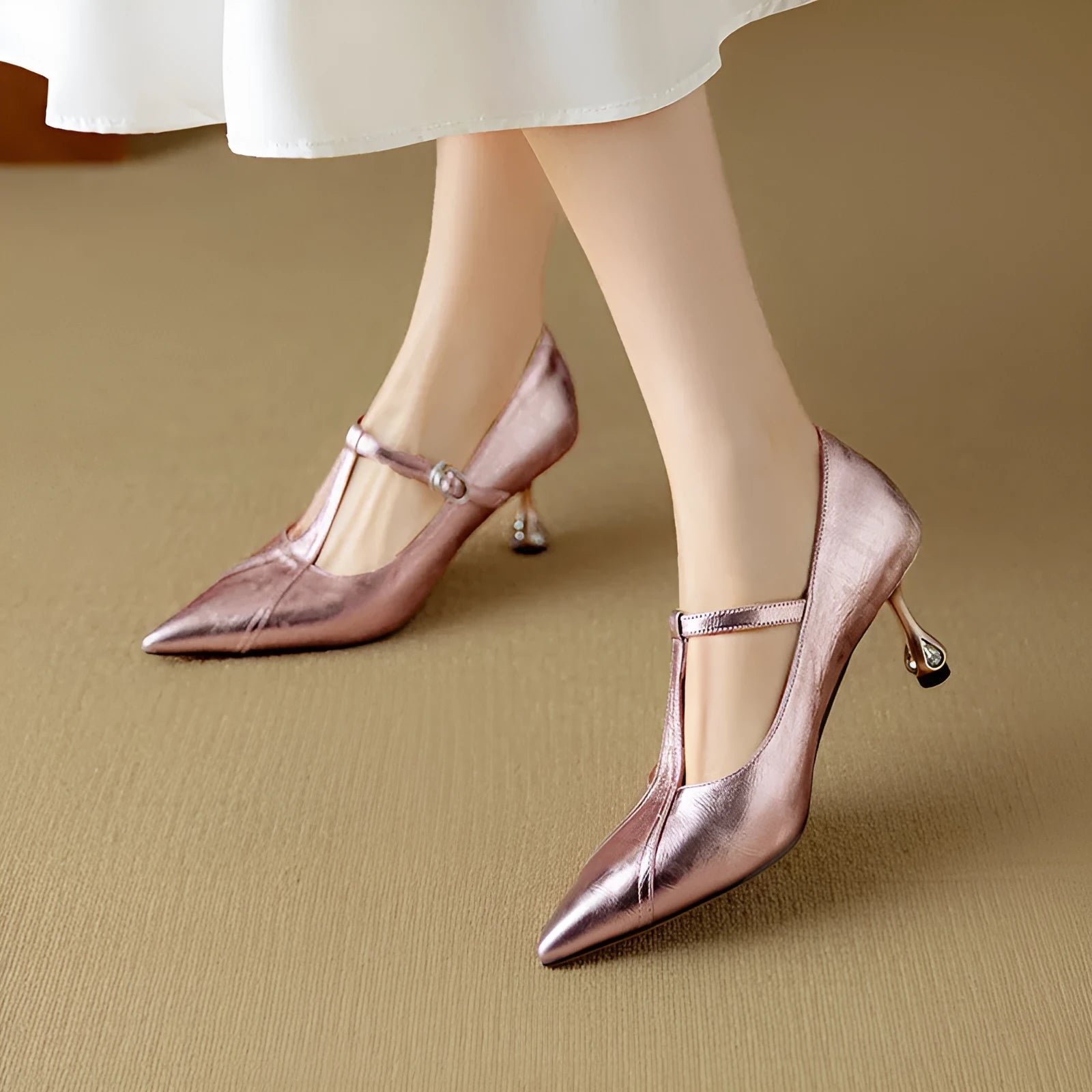 Genuine leather Mary Jane chunky heel pumps in gunmetal colour with pointed toe and 3-5cm mid-height