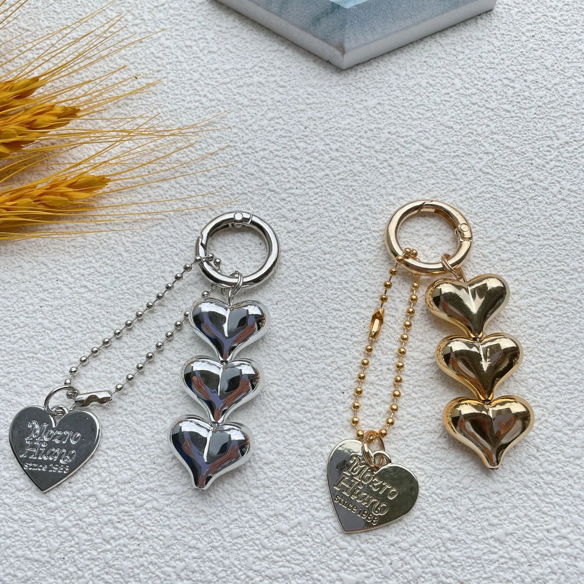 Fart Peach Love electroplated acrylic key ring with heart pattern in black, gold or white