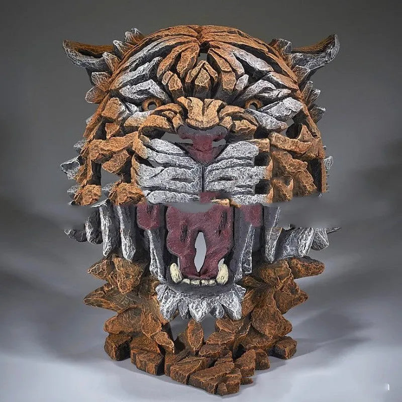 Hand-painted resin animal sculpture pendant in American cartoon style, 20 x 9.5 x 13.5 cm, choice of chameleon frog lion shark