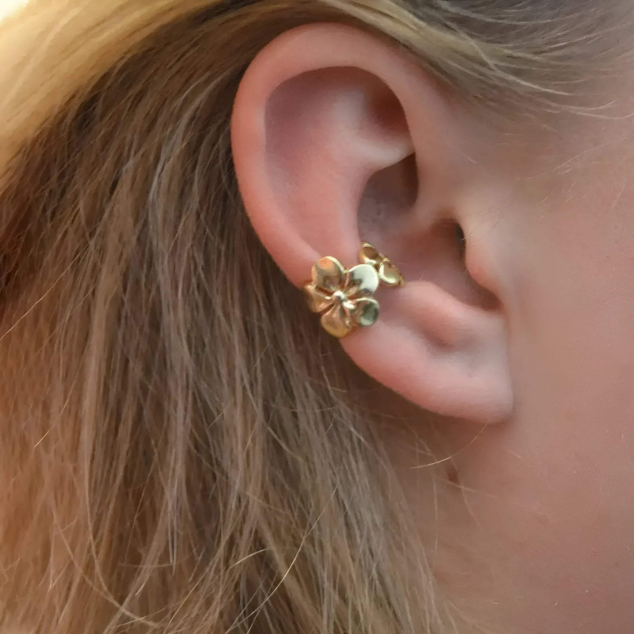 Gold electroplated women's earrings with starfish and scallop shell designs