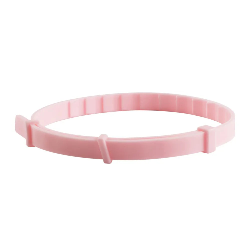 Adjustable pet anti-mosquito collar for cats and dogs, made with TPR silica gel and natural plant extracts, waterproof design