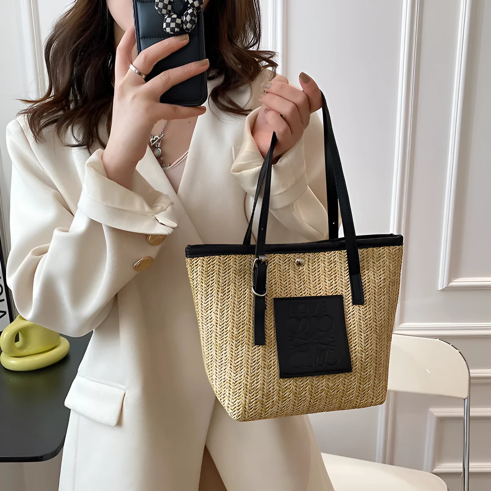 Women's woven straw shoulder bag in retro style with three-dimensional pocket and visible sewing thread details