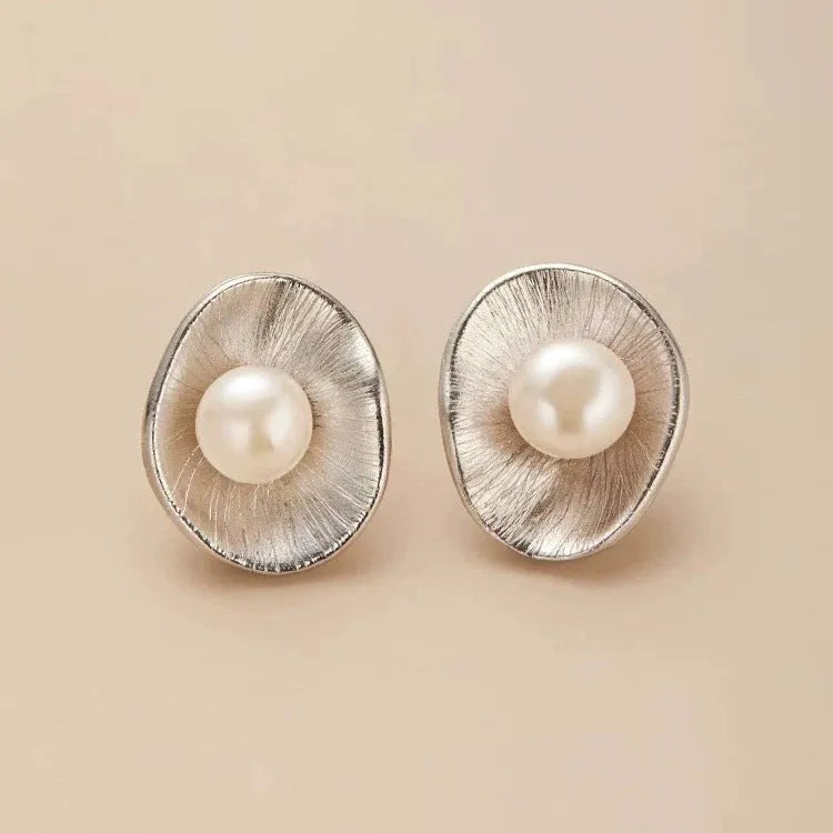 Gold-coloured geometric sterling silver earrings with 14mm white cultured pearl drop accents