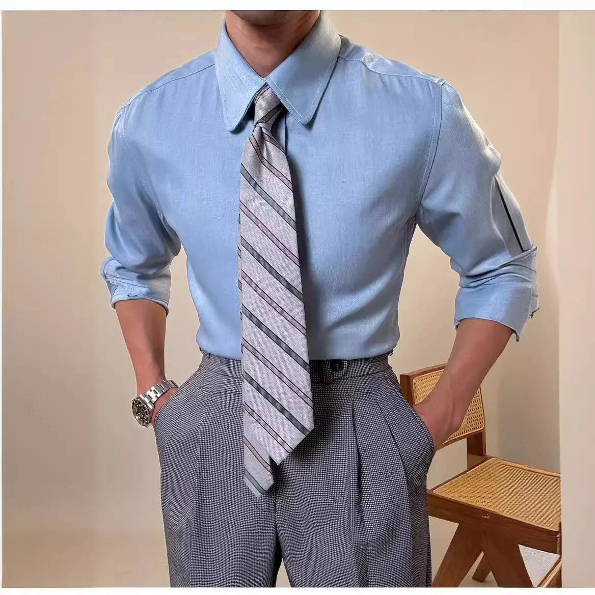 Men's slim fit business shirt with round collar and long sleeves in blue colour options