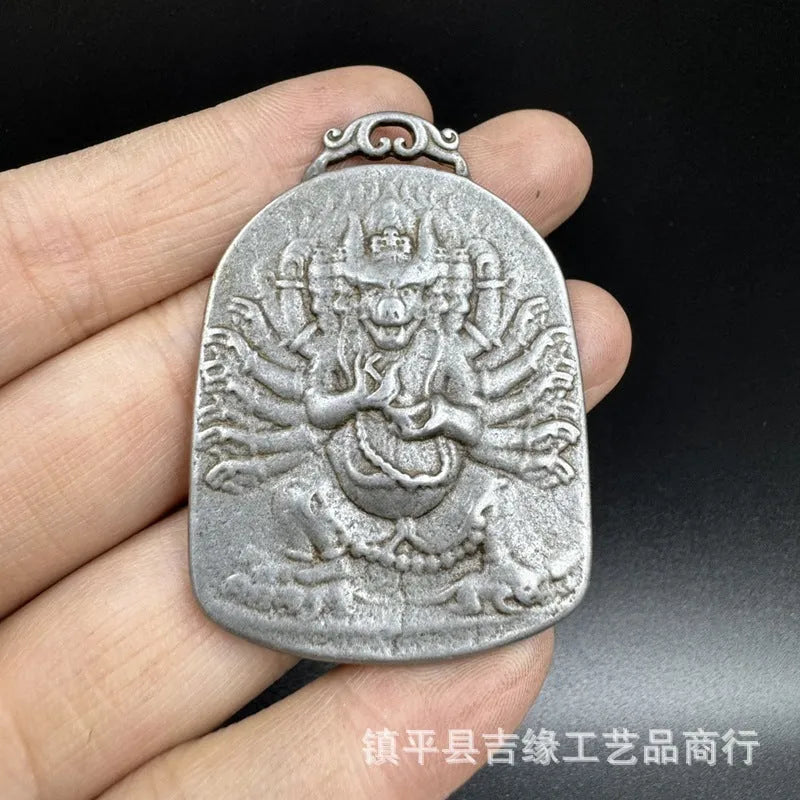 Antique iron hanging pendant ornament with Chinese geometric design for traditional decoration