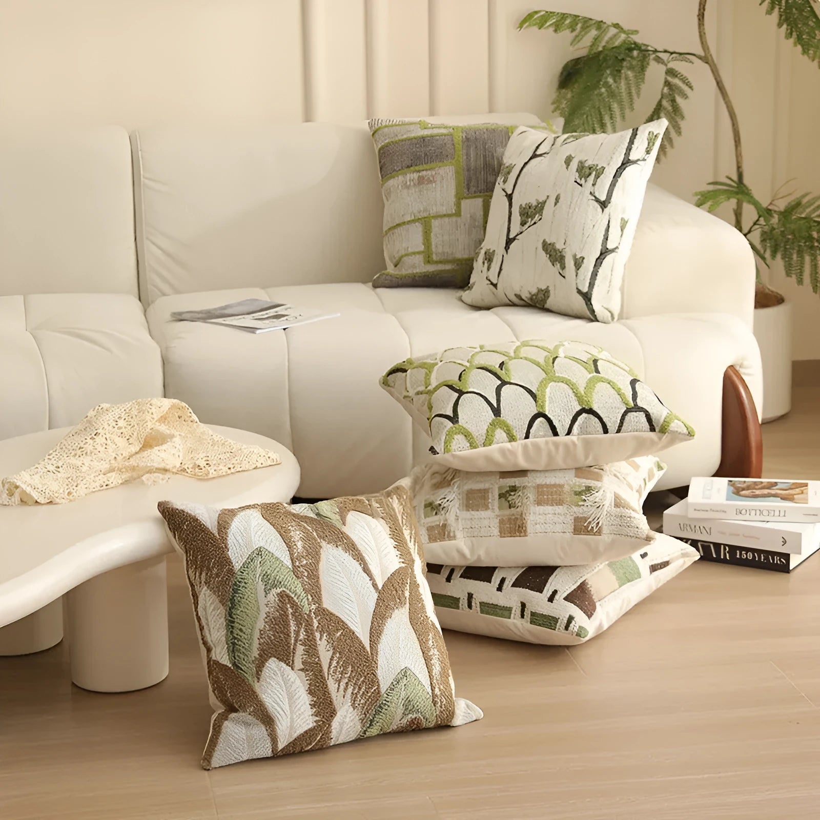 Jacquard woven cushion cover with yarn-dyed floral pattern in 45x45cm size