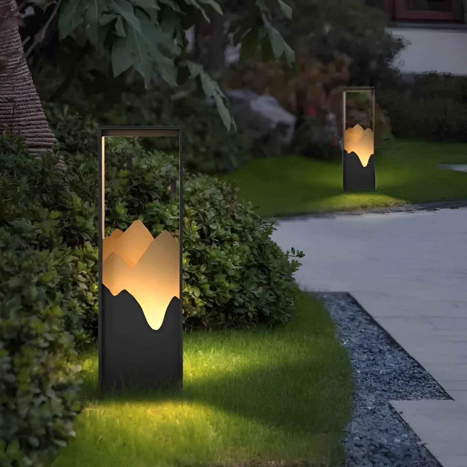 Small Chinese-style solar yard lamp made of stainless steel for garden lighting