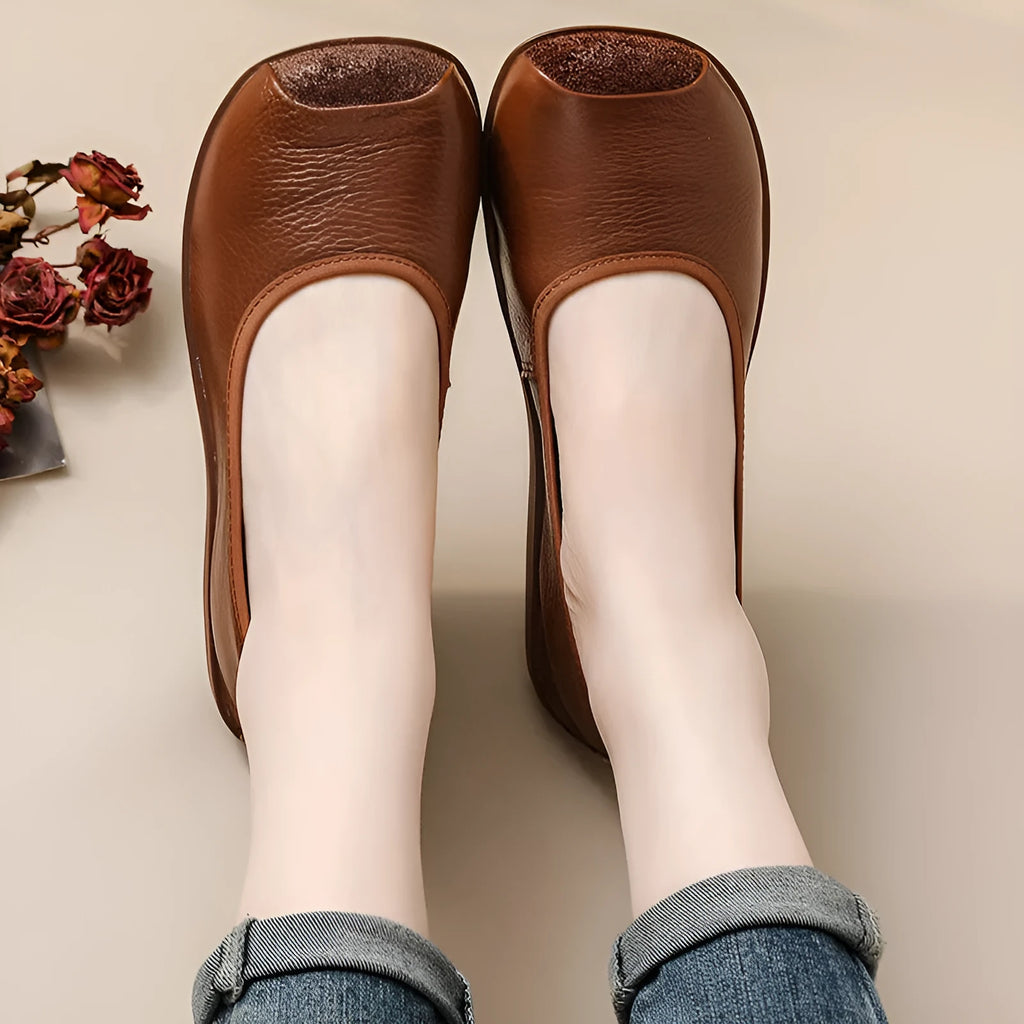 Women's first layer cow leather flat heel pumps in solid colour with rubber sole