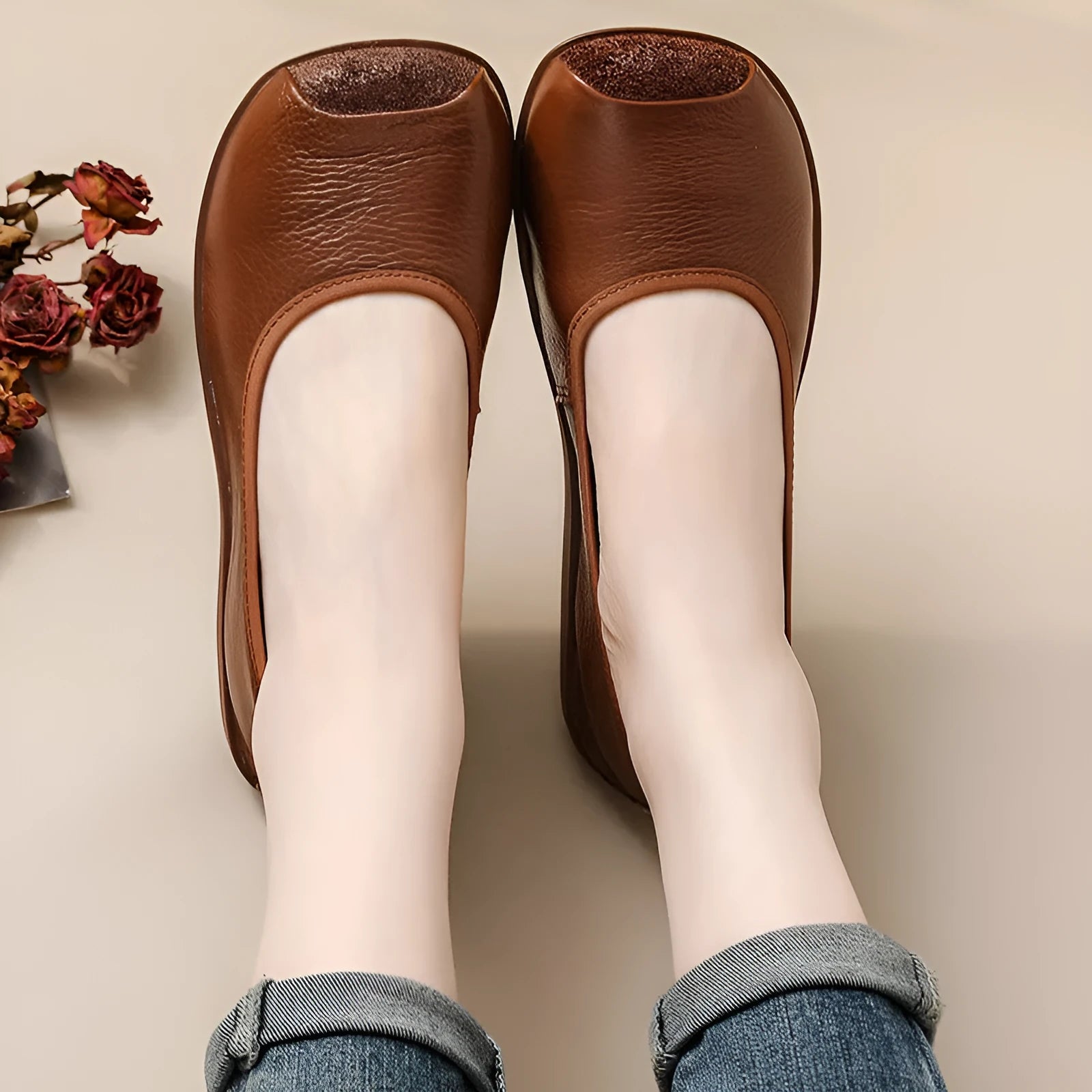 Women's first layer cow leather flat heel pumps in solid colour with rubber sole