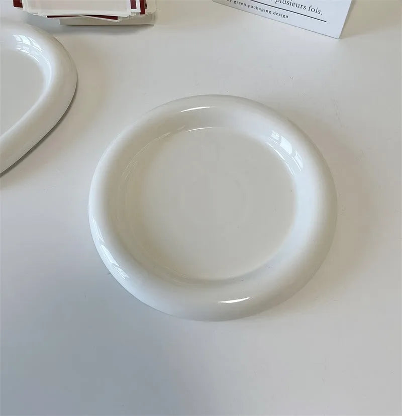 White porcelain plate with bear or round doodle design in 15cm or 20cm size, ins style.