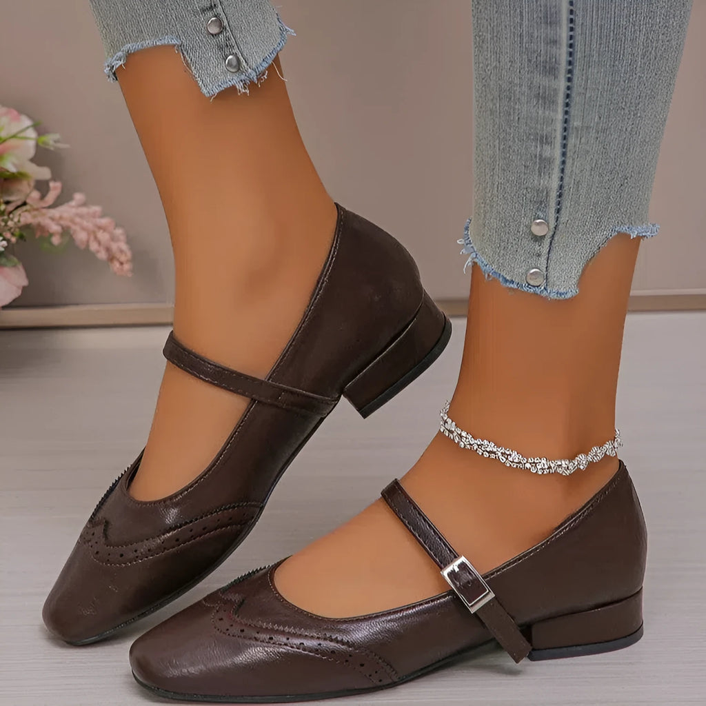 Women's casual peep-toe pumps with single strap buckle, low heel, solid colour black