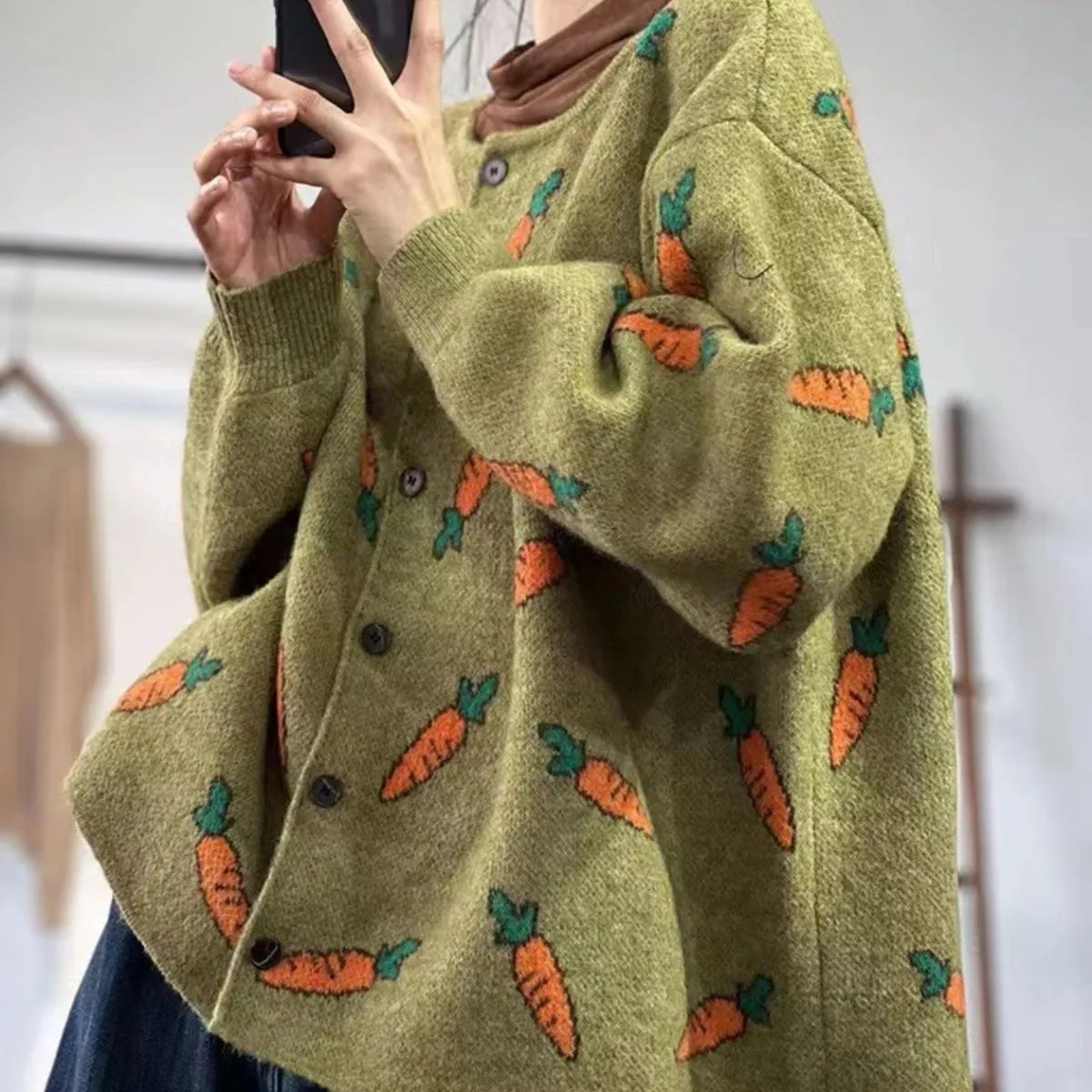 Round neck loose cardigan with Mori artistic printing in colour contrast design, viscose fabric