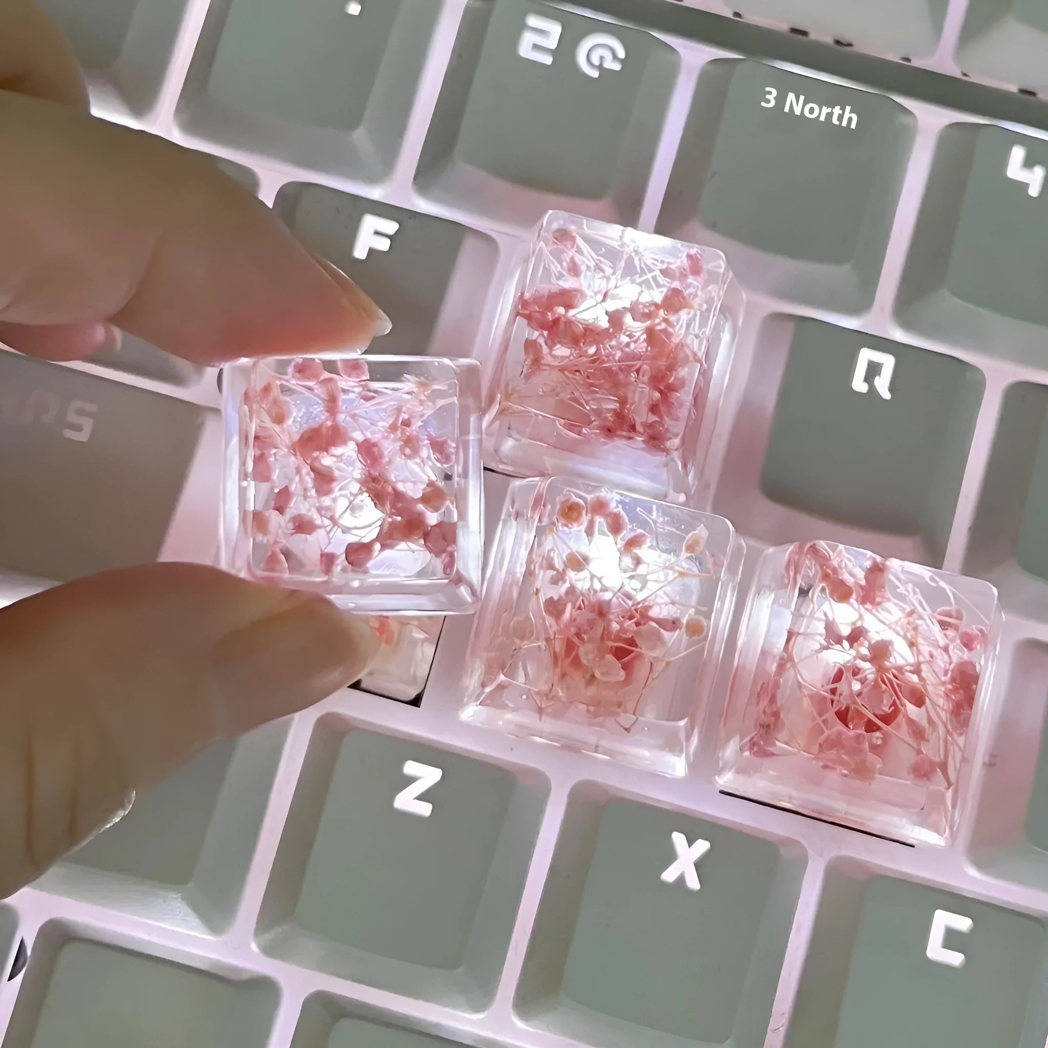Transparent resin keycap with starry sky pattern for mechanical keyboards in green colour