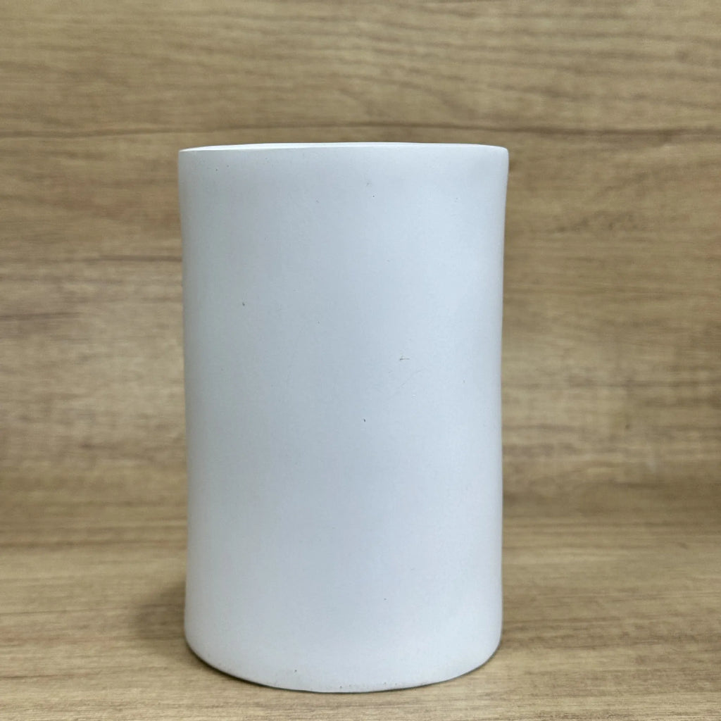 Colourful American-style resin tissue box ornament for desk decoration.