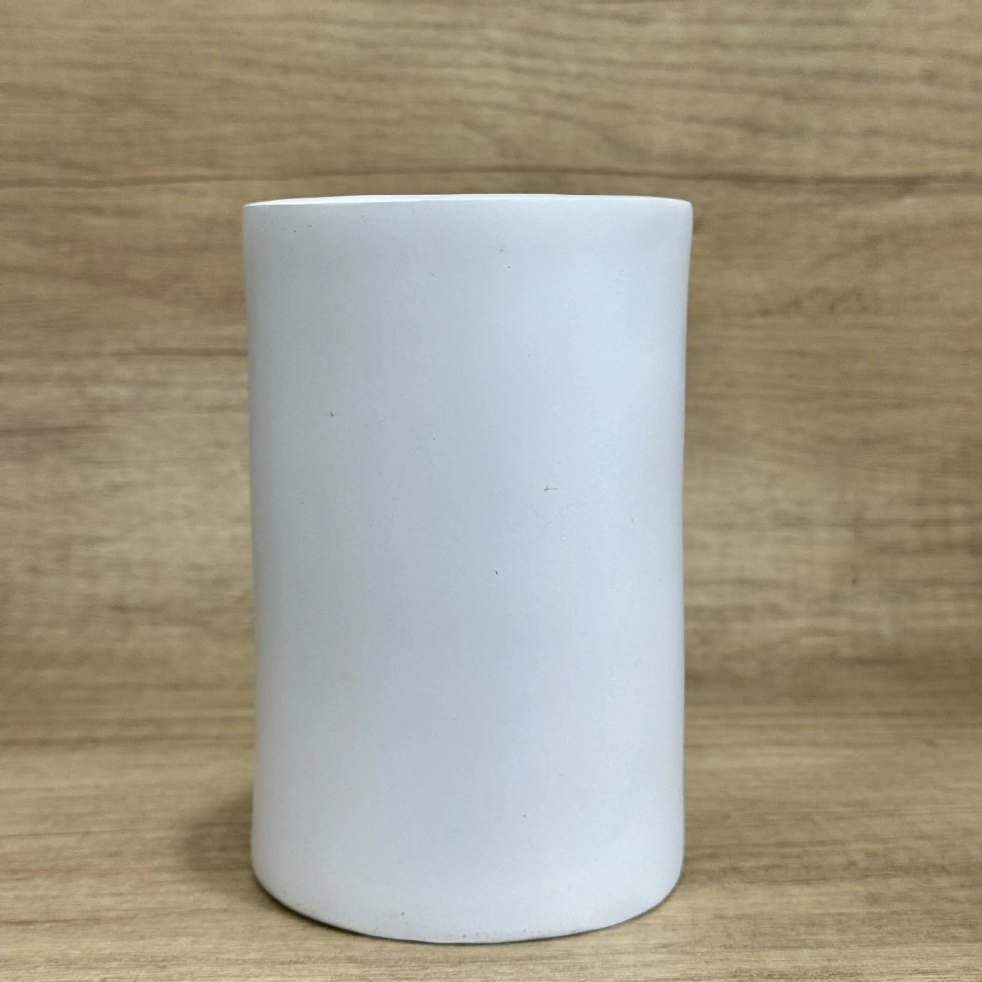 Colourful American-style resin tissue box ornament for desk decoration.