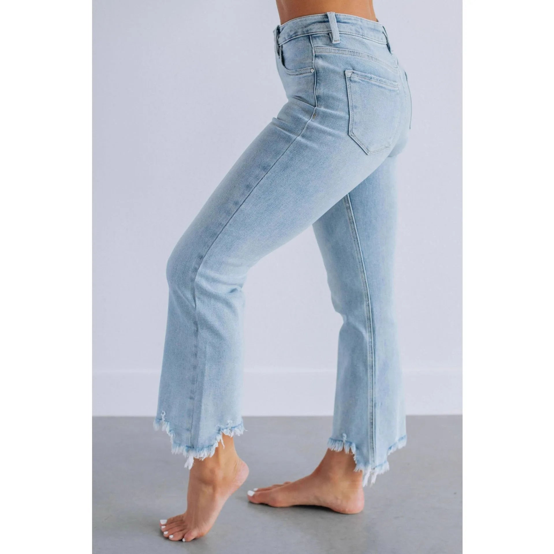 Women's solid colour denim jeans in dark blue or light blue, made from cotton fabric.