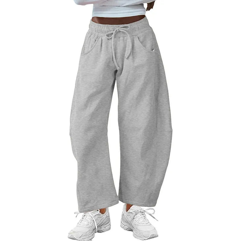 Women's loose cropped sweatpants with drawstring elastic waist and side pockets in street fashion style