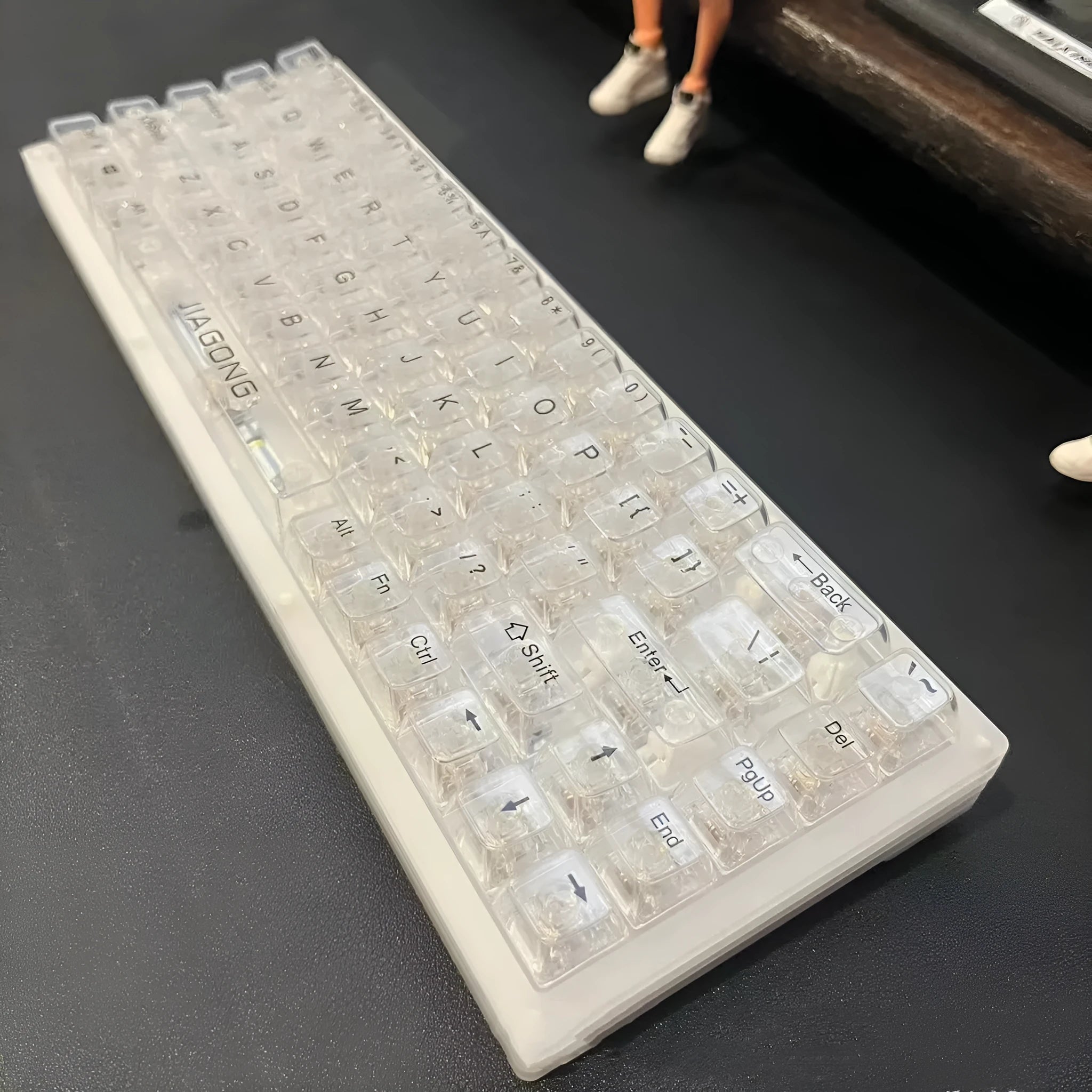 Transparent plastic key cap set with 132 pieces for mechanical keyboards