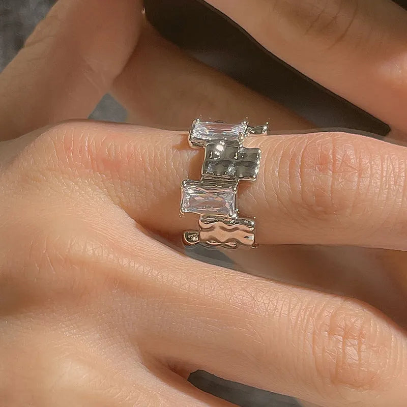 Geometric open gemstone ring in silver-plated metal with retro design