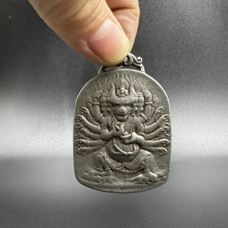 Antique iron hanging pendant ornament with Chinese geometric design for traditional decoration