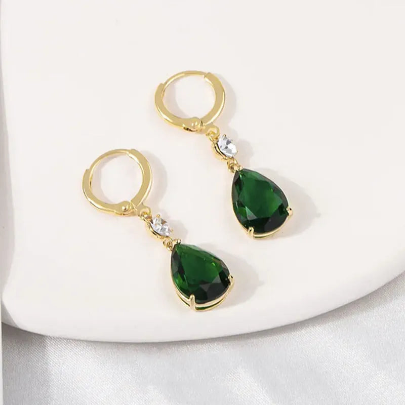Geometric teardrop alloy earrings in emerald green colour