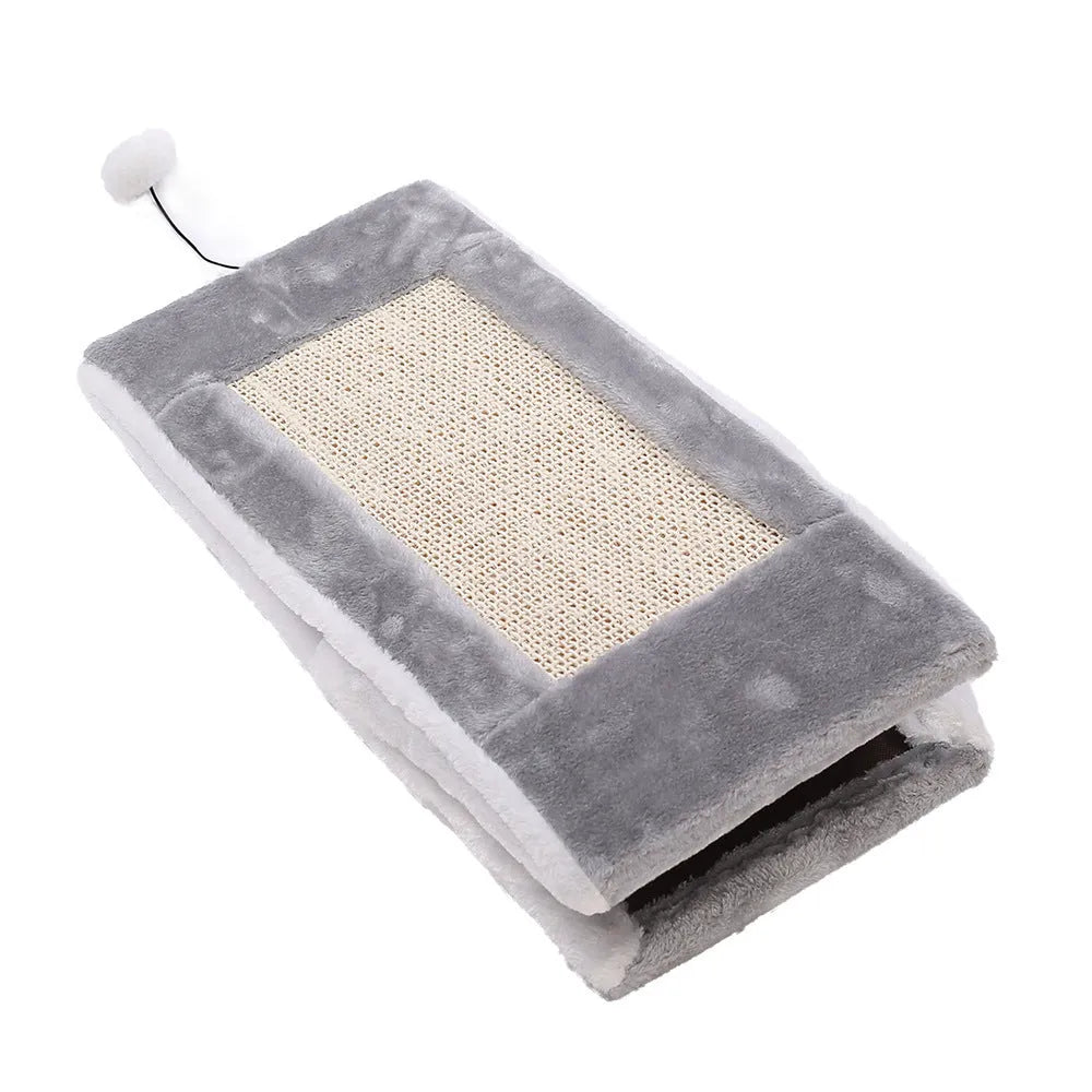 Triangular cat bed with integrated sisal scratching posts in grey and white colour