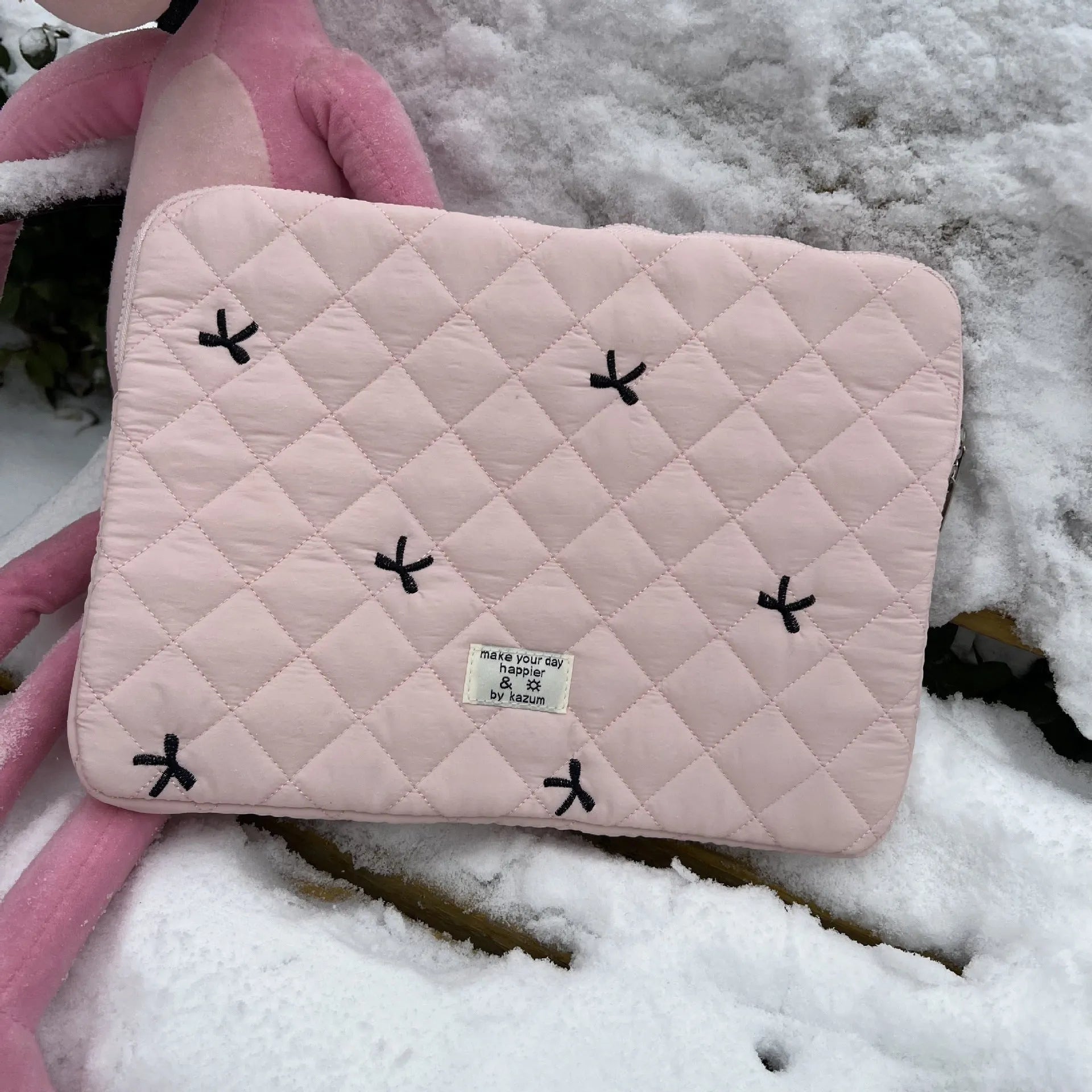 Nylon laptop storage bag with embroidered rhombus bow in light pink colour