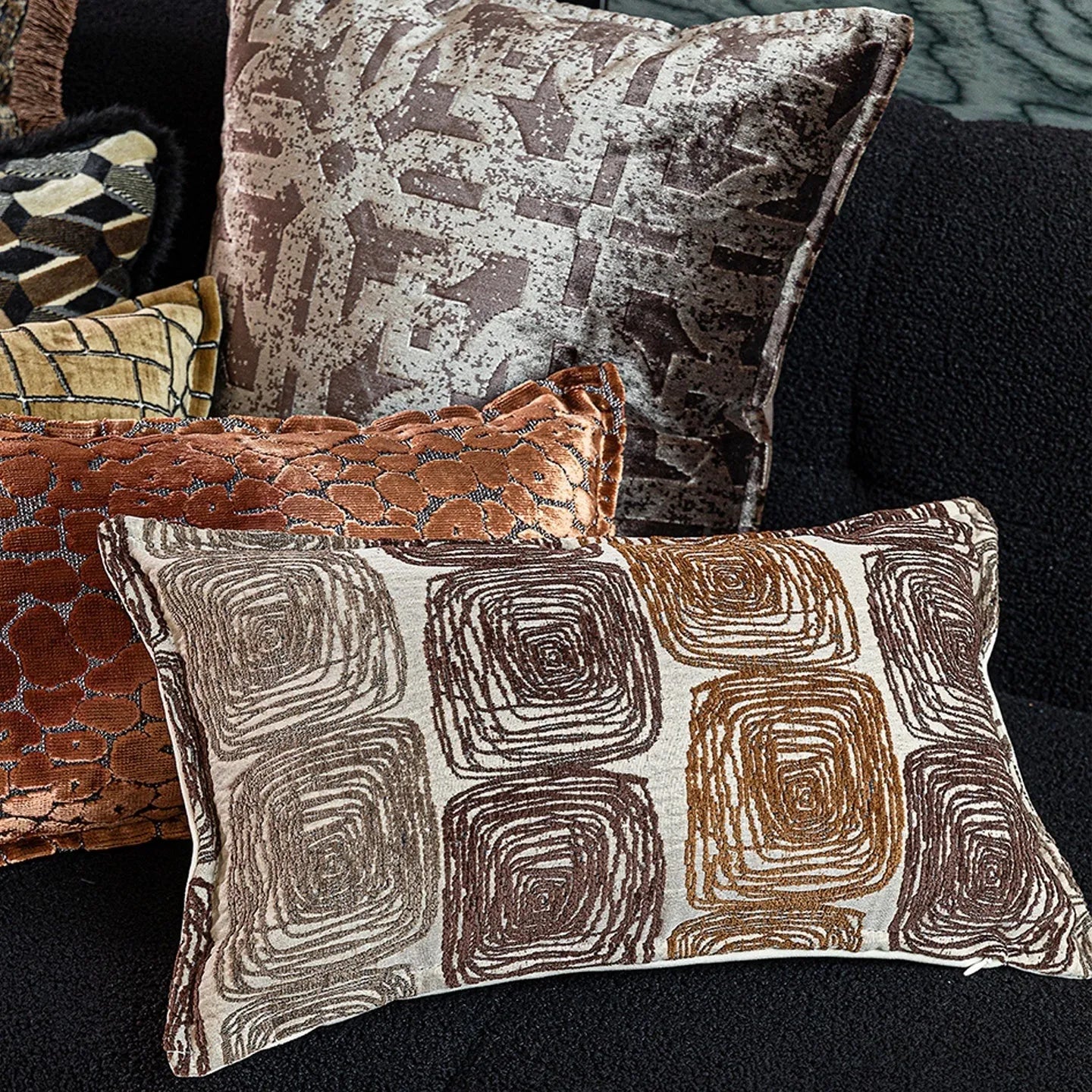 Cream and coffee-coloured abstract coil pattern pillow cover showing square and rectangular sizes