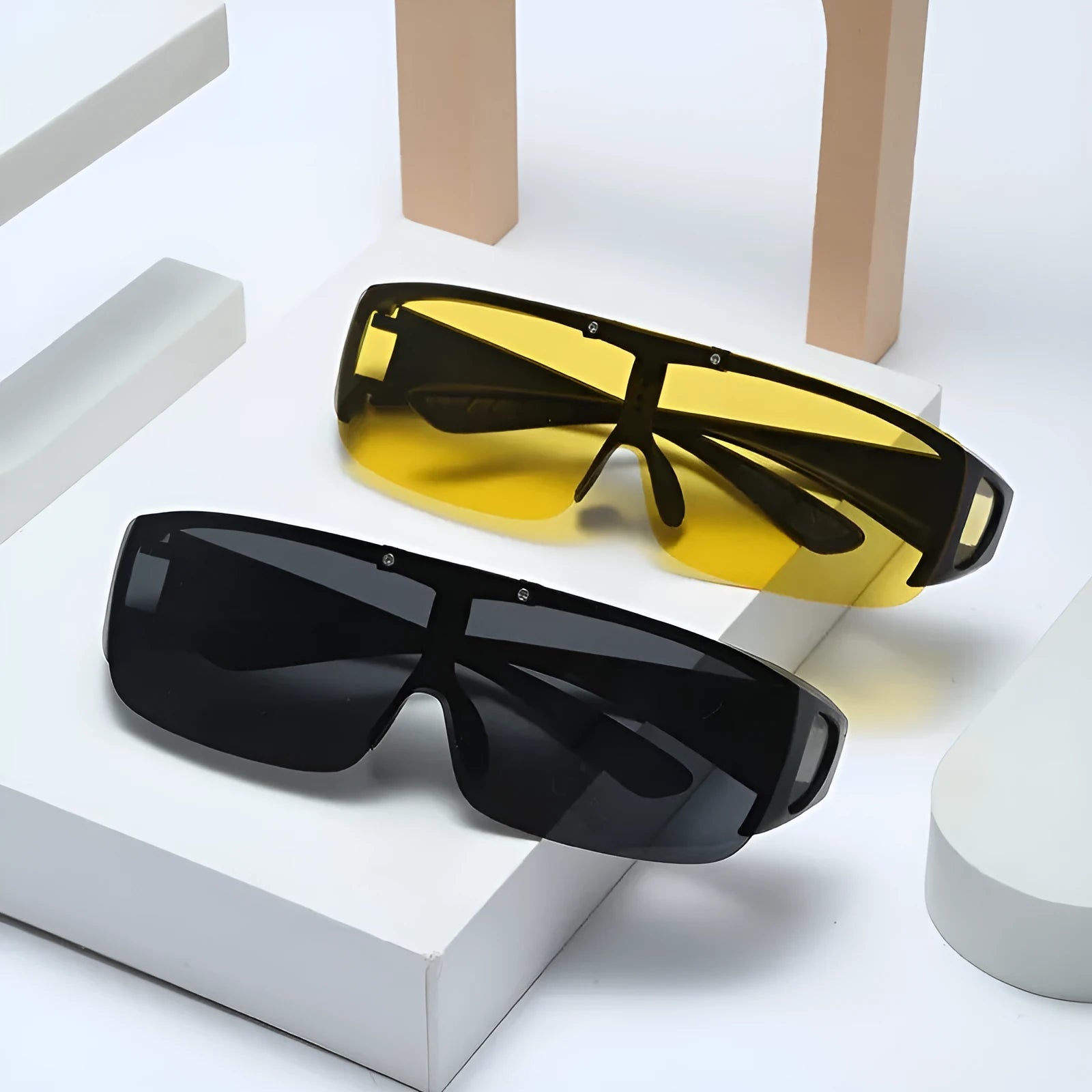 Polarised myopia sunglasses with a one-piece frame for outdoor sports like cycling and mountain climbing.