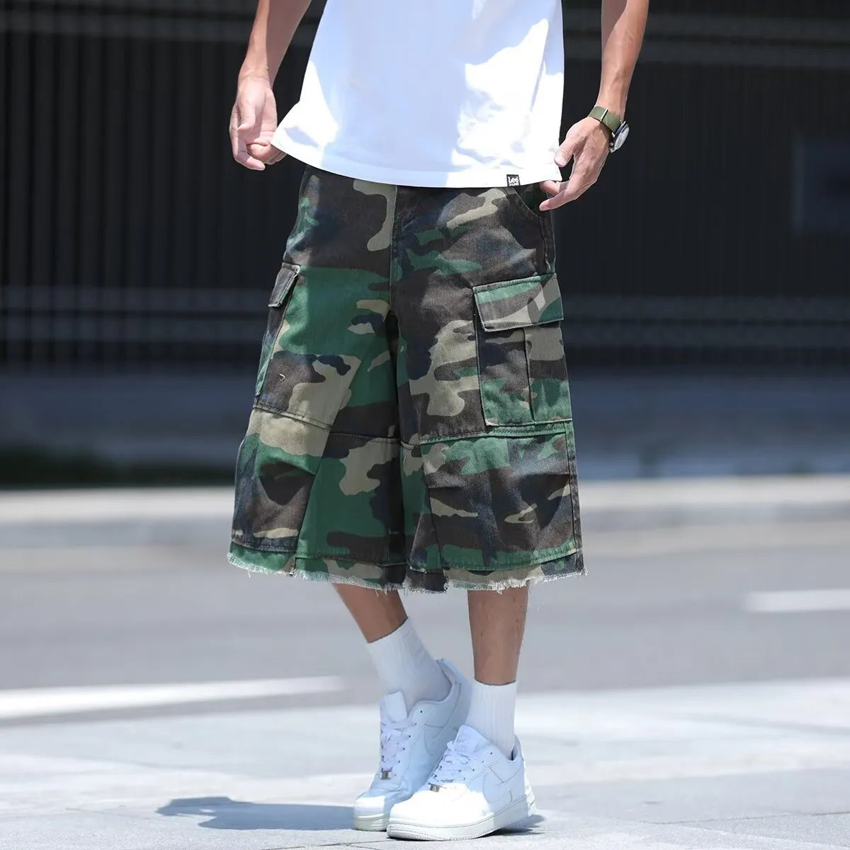 American retro camouflage workwear shorts in loose fit with cropped length