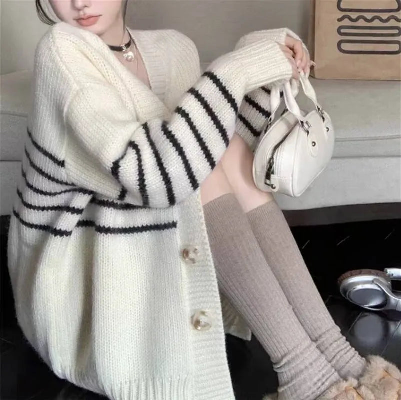 Women's collar button cardigan with 3D pattern in autumn style