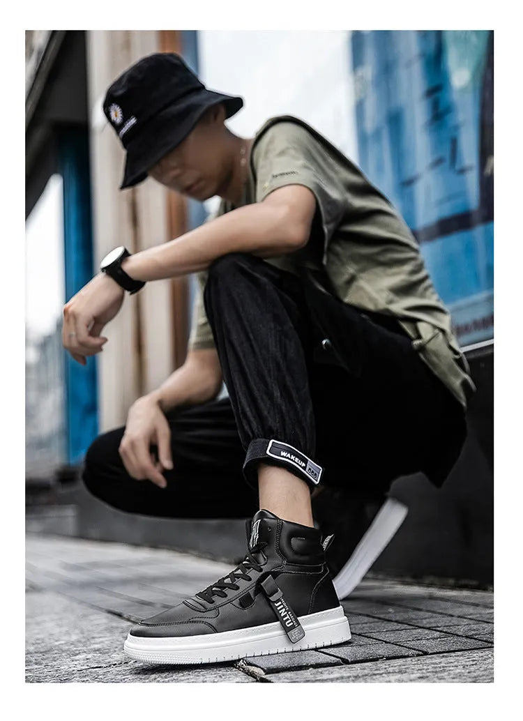 Men's Korean-style short boots in white and black, artificial PU upper, sizes 39 to 44