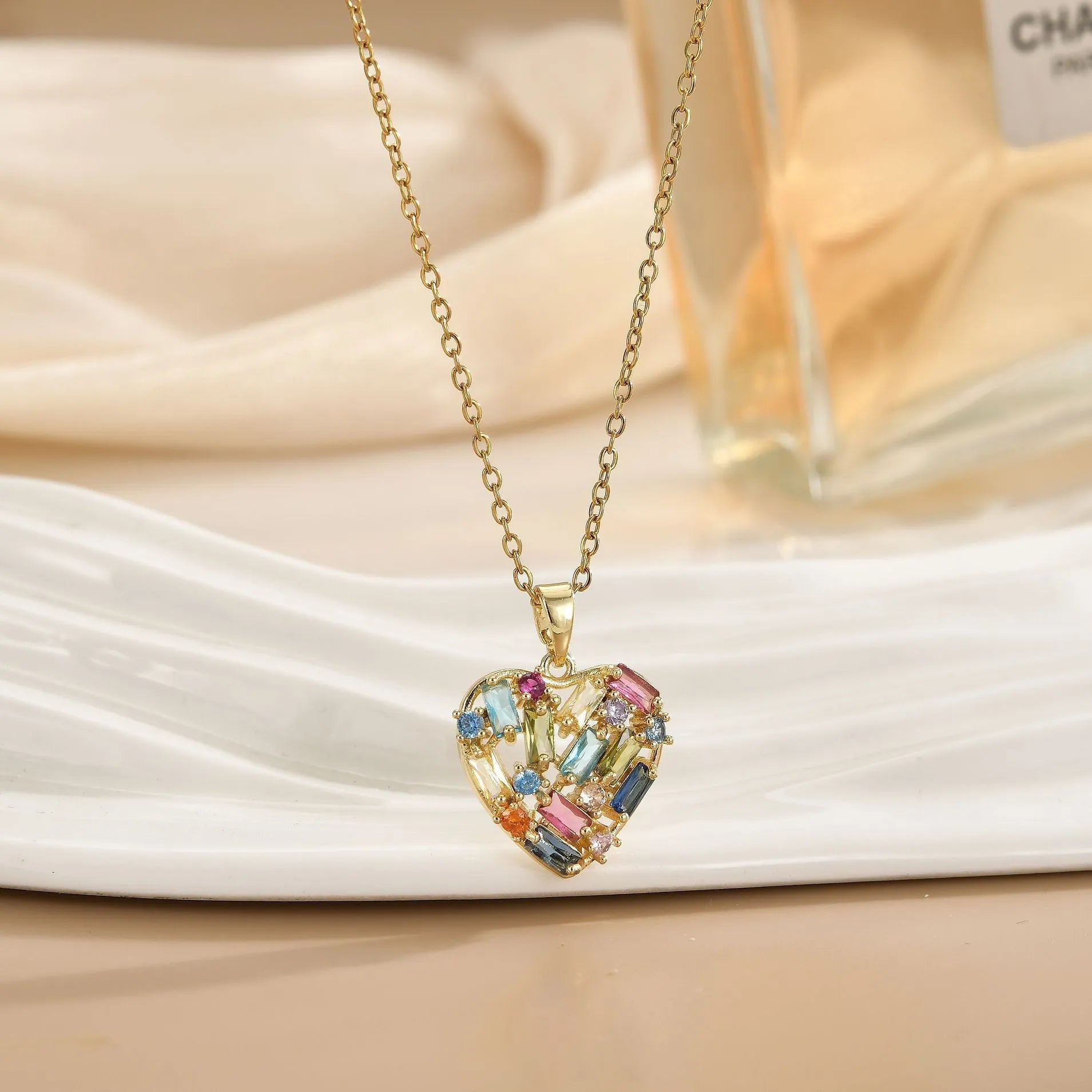 Heart-shaped copper pendant necklace with zircon, gold blue finish, O-ring chain, women's jewellery