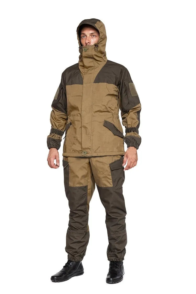 Men's olive green Special Forces tactical jacket and trousers set for outdoor sports on a mannequin.