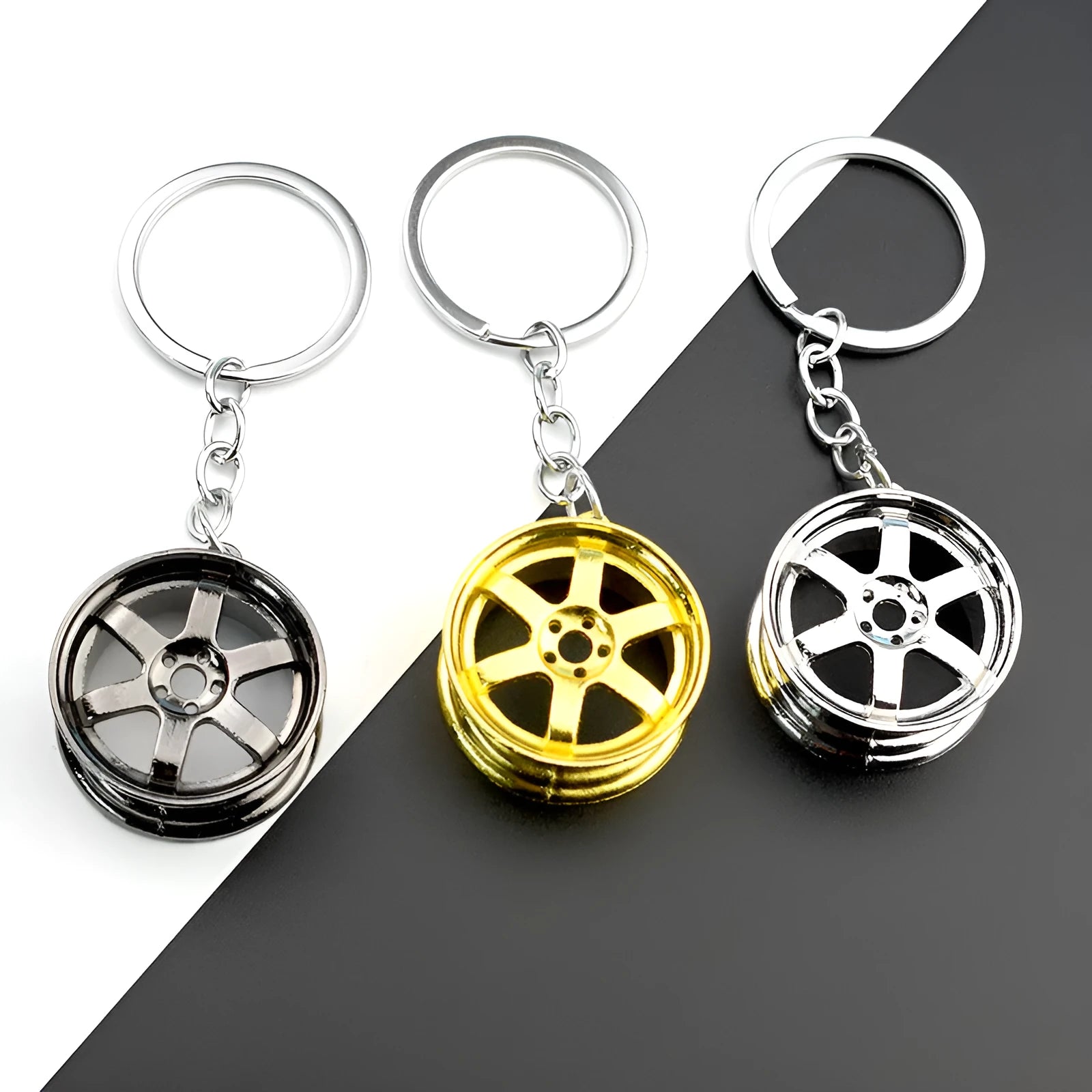 Zinc alloy wheel hub car keychain in gold, silver and gun black colour options
