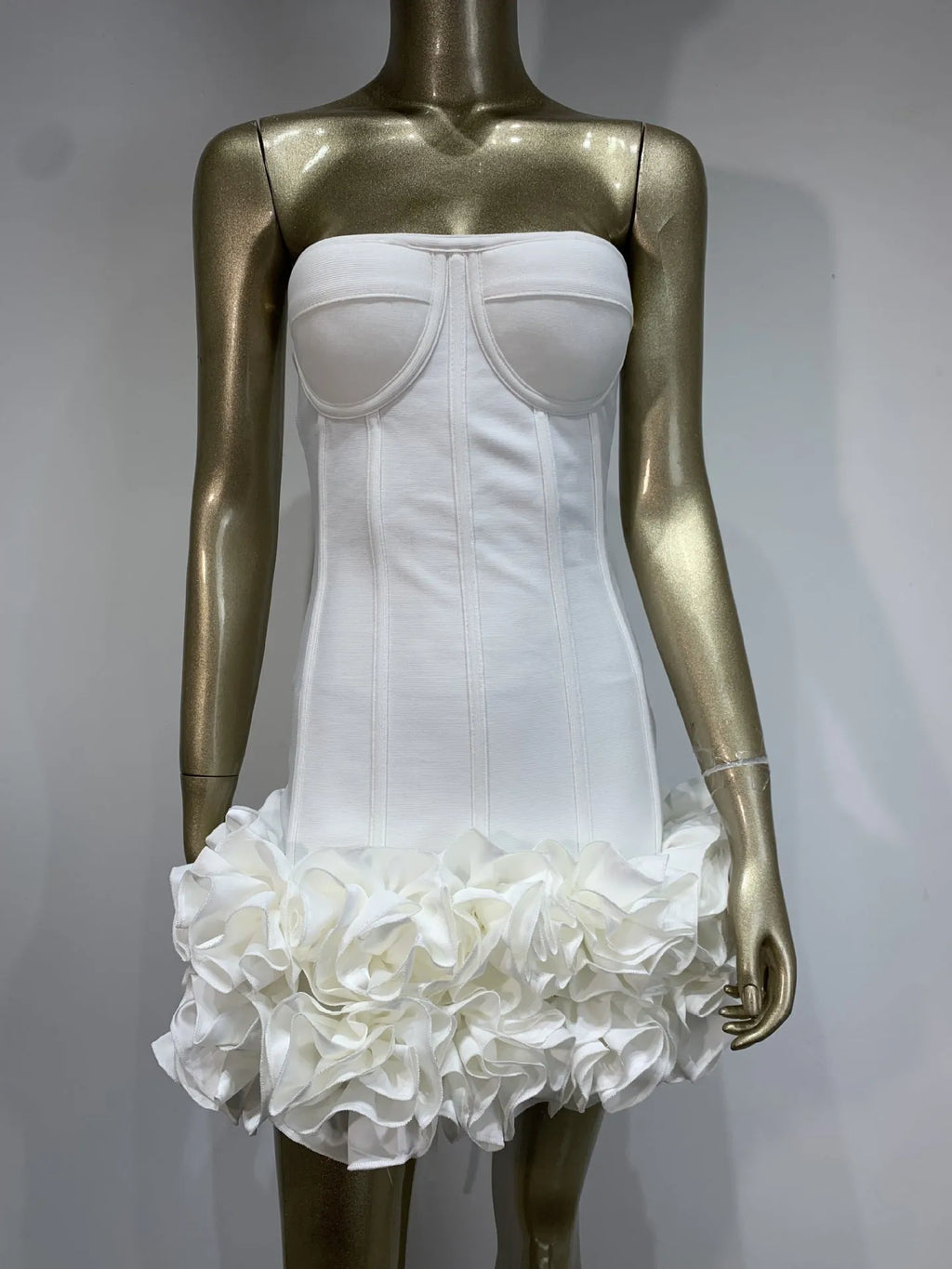 Women's urban style dress in solid colour with mid-waist design and polyester fabric