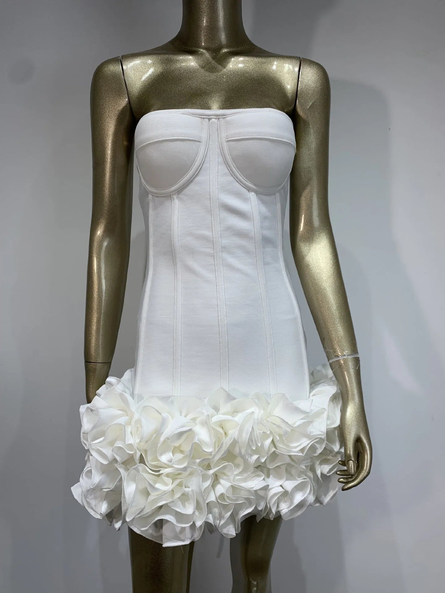 Women's urban style dress in solid colour with mid-waist design and polyester fabric