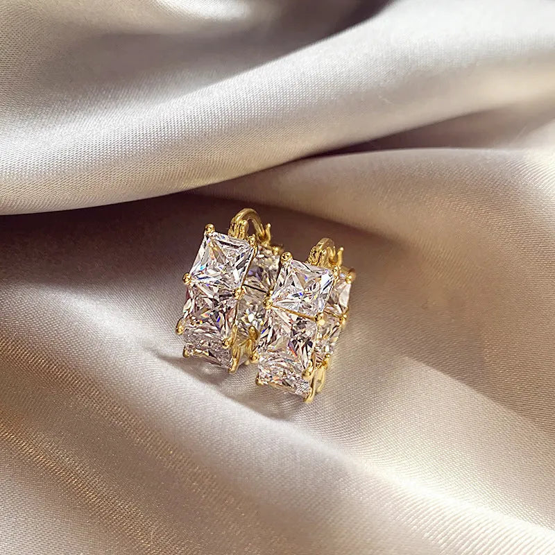 Gold-plated geometric ear ring with U-shaped design and round elements