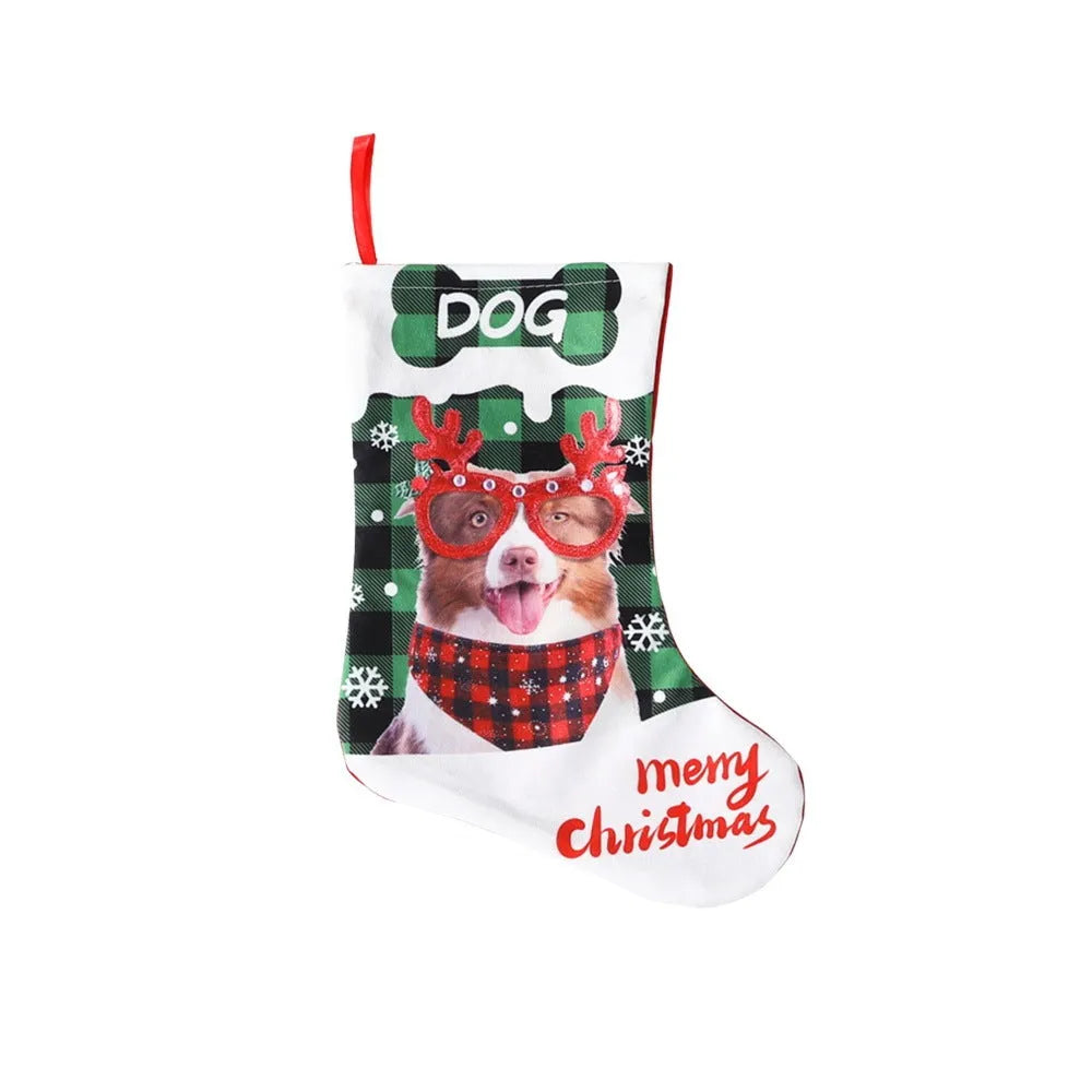 Cloth Christmas decoration with plaid puppy design measuring 26x36cm