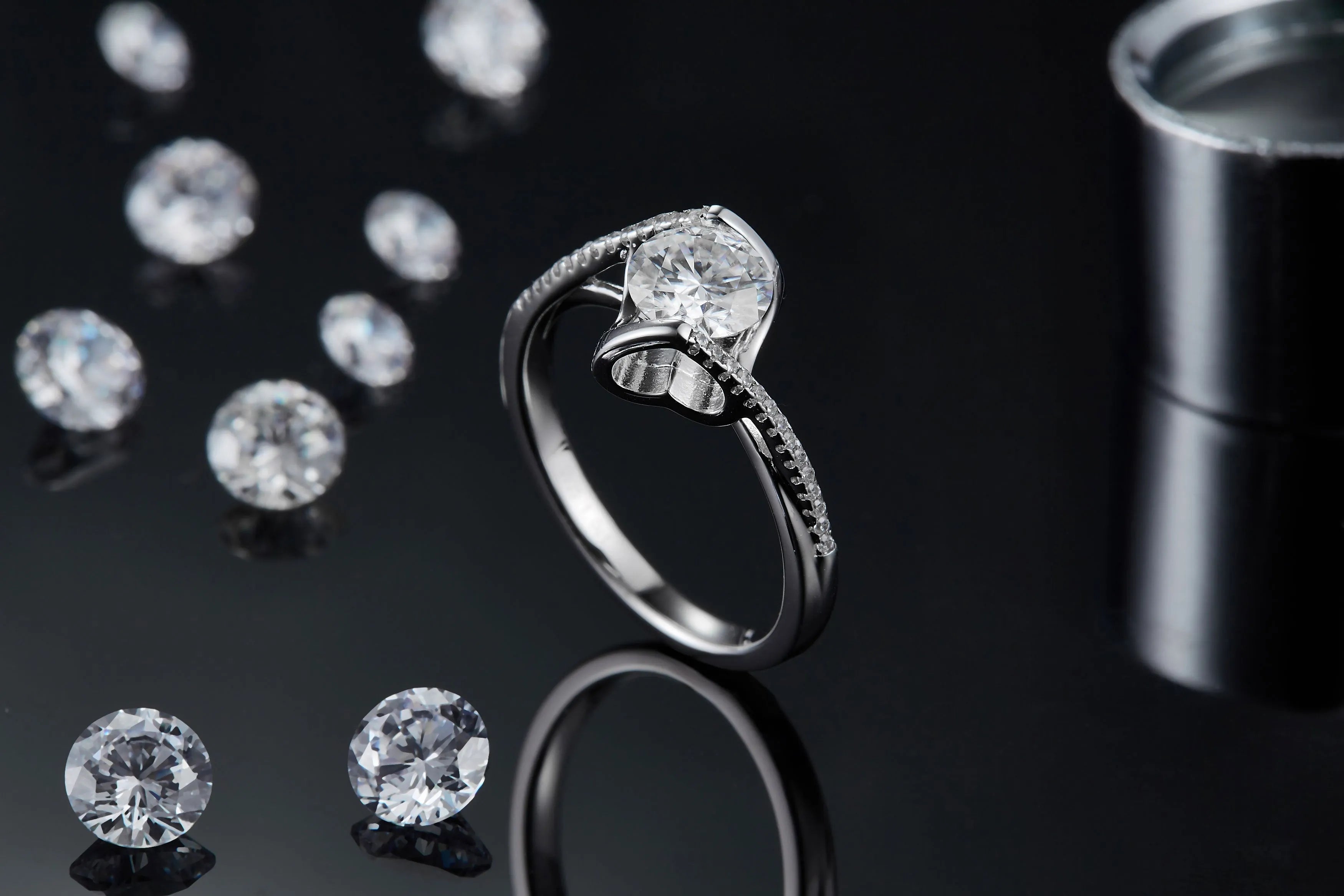 1-carat moissanite wedding ring set on S925 silver with platinum plating, gift box included