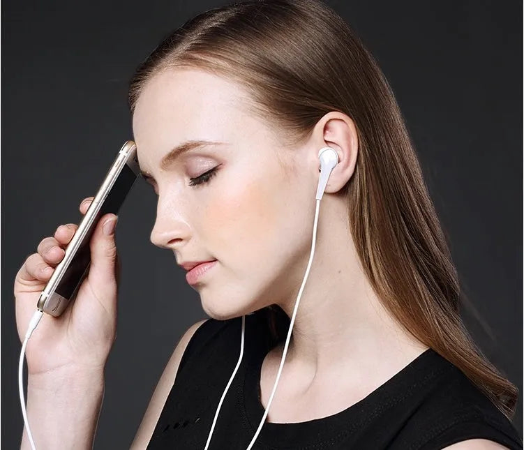 In-ear earphone with 14.2mm dynamic unit and metal sound ripples in black colour