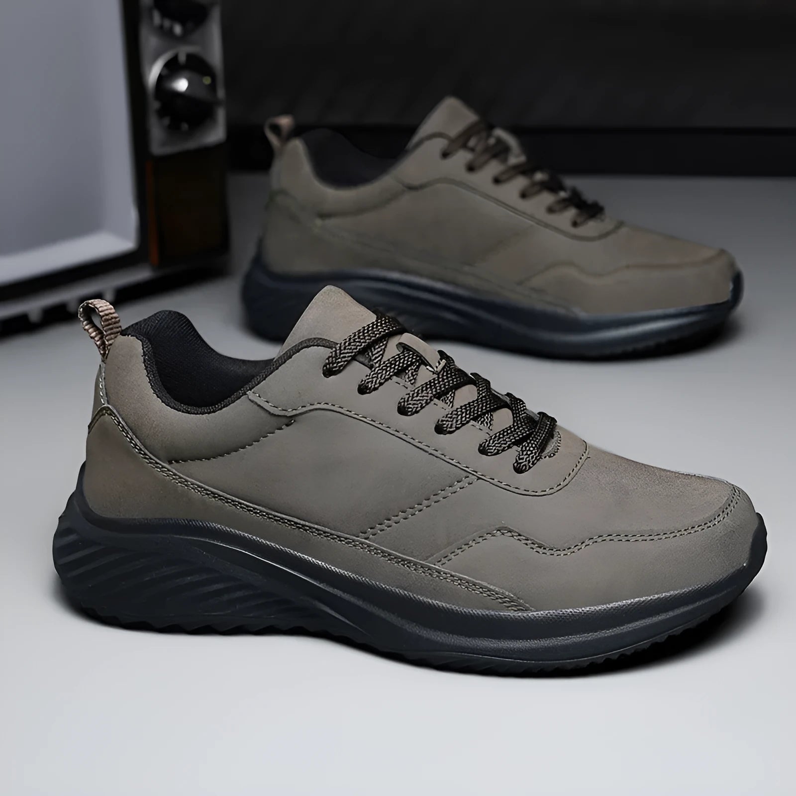 Men's casual running shoes black with mesh lining and EVA sole lace-up design
