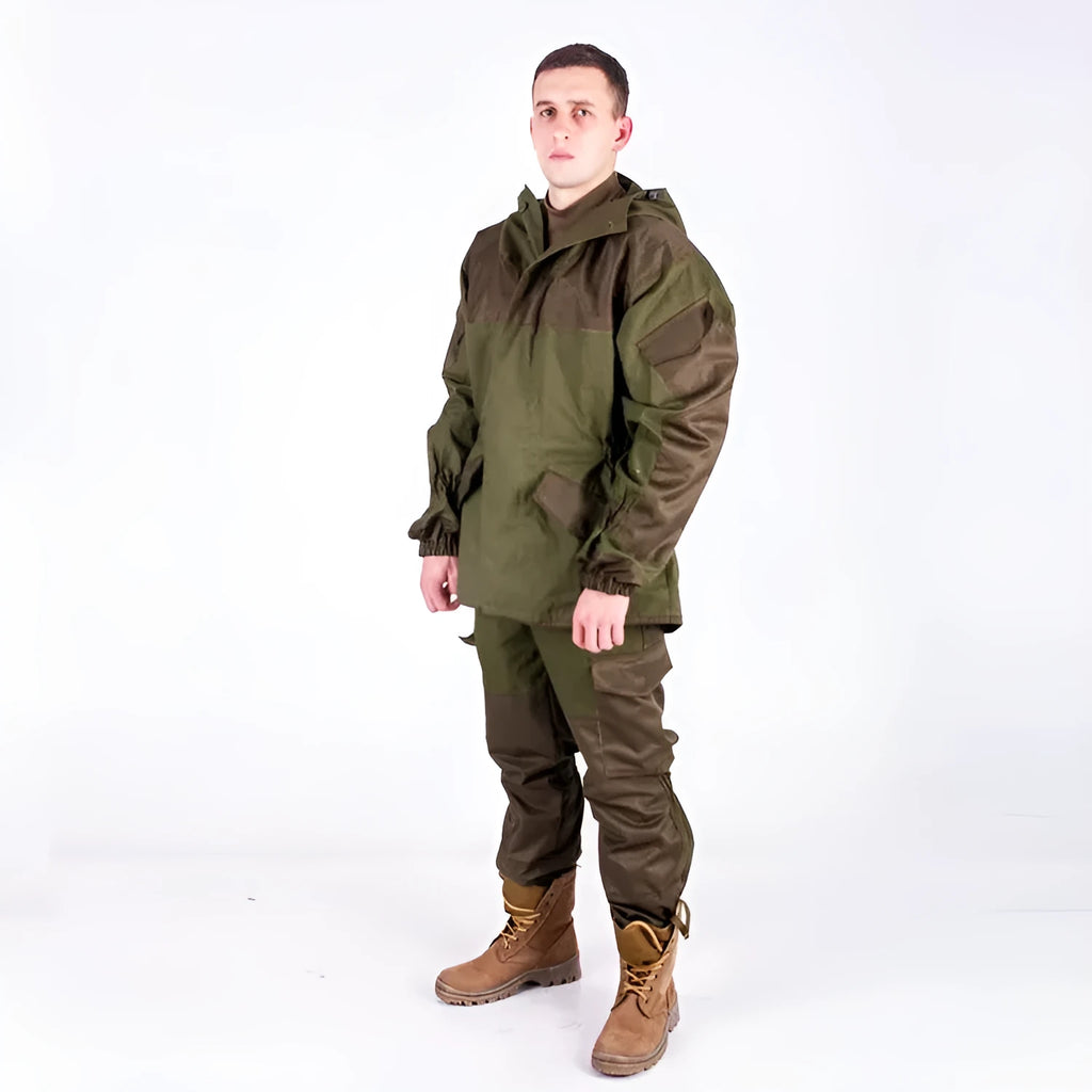 Men's olive green Special Forces tactical jacket and trousers set for outdoor sports on a mannequin.