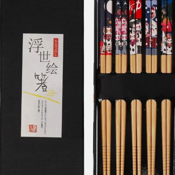 Japanese style bamboo chopsticks with lucky cat cartoon pattern in gift box packaging