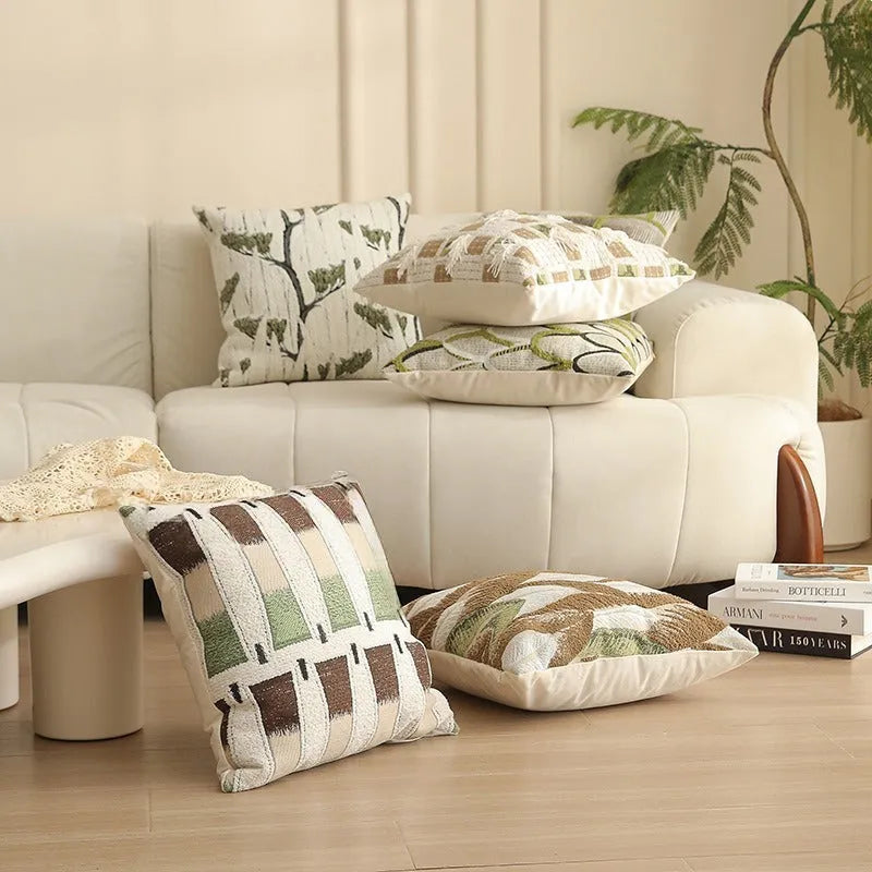 Jacquard woven cushion cover with yarn-dyed floral pattern in 45x45cm size