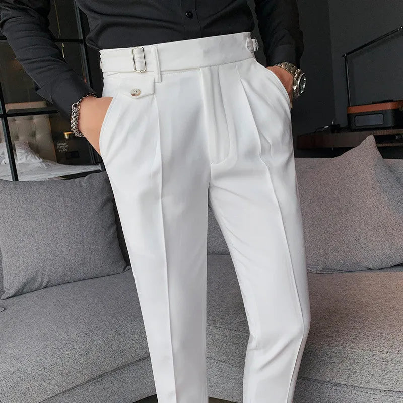 Straight-leg casual trousers in khaki colour on a neutral background, showing the classic fit.