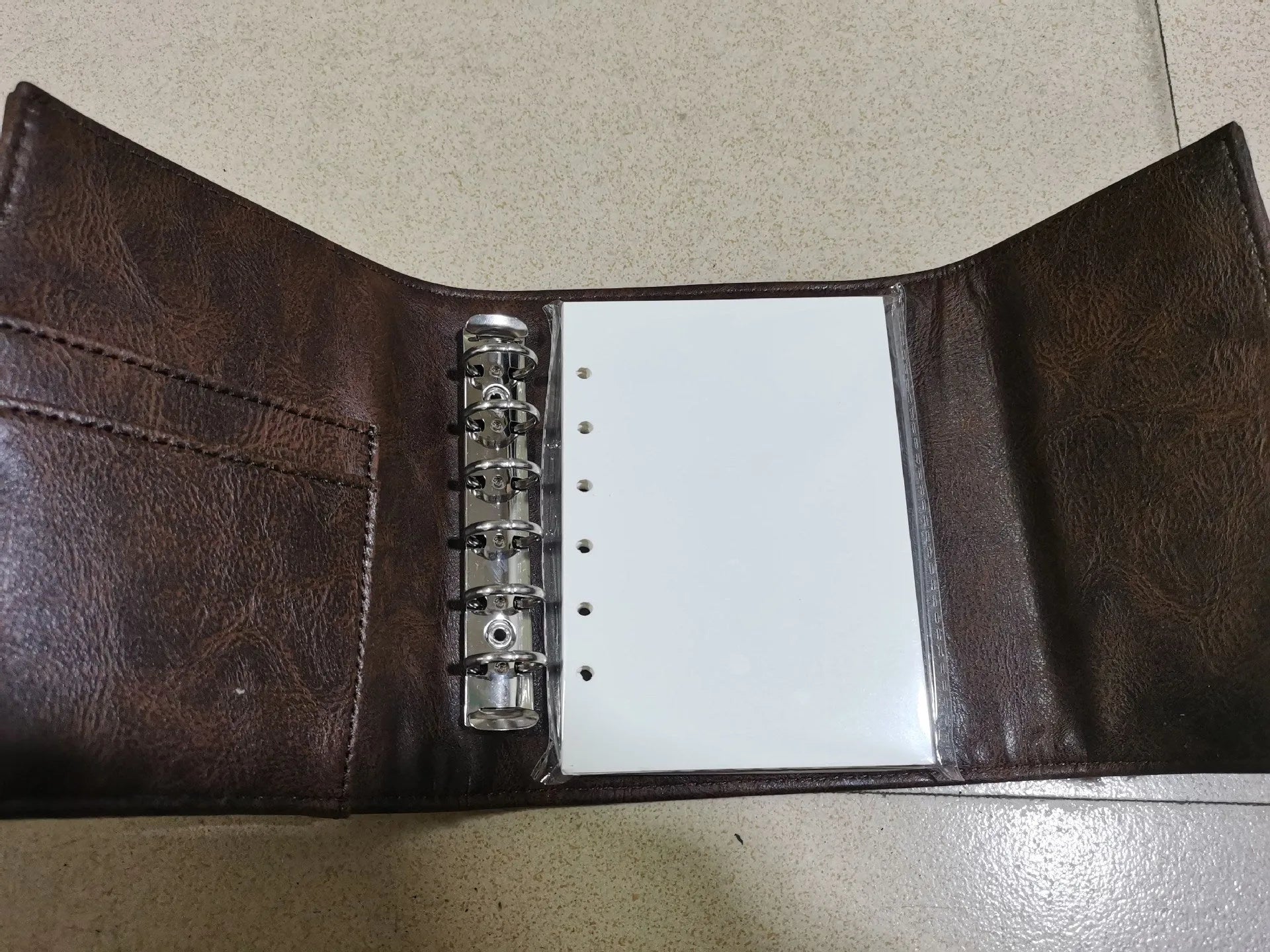 Brown retro leather buckle A7 notebook with loose-leaf binding and two page configuration options