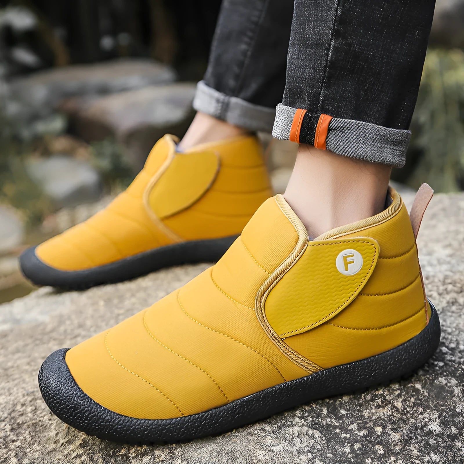 Men's waterproof cotton snow boots with non-slip rubber sole in black, blue, green, yellow colours