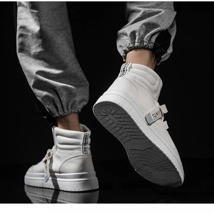 Men's Korean-style short boots in white and black, artificial PU upper, sizes 39 to 44