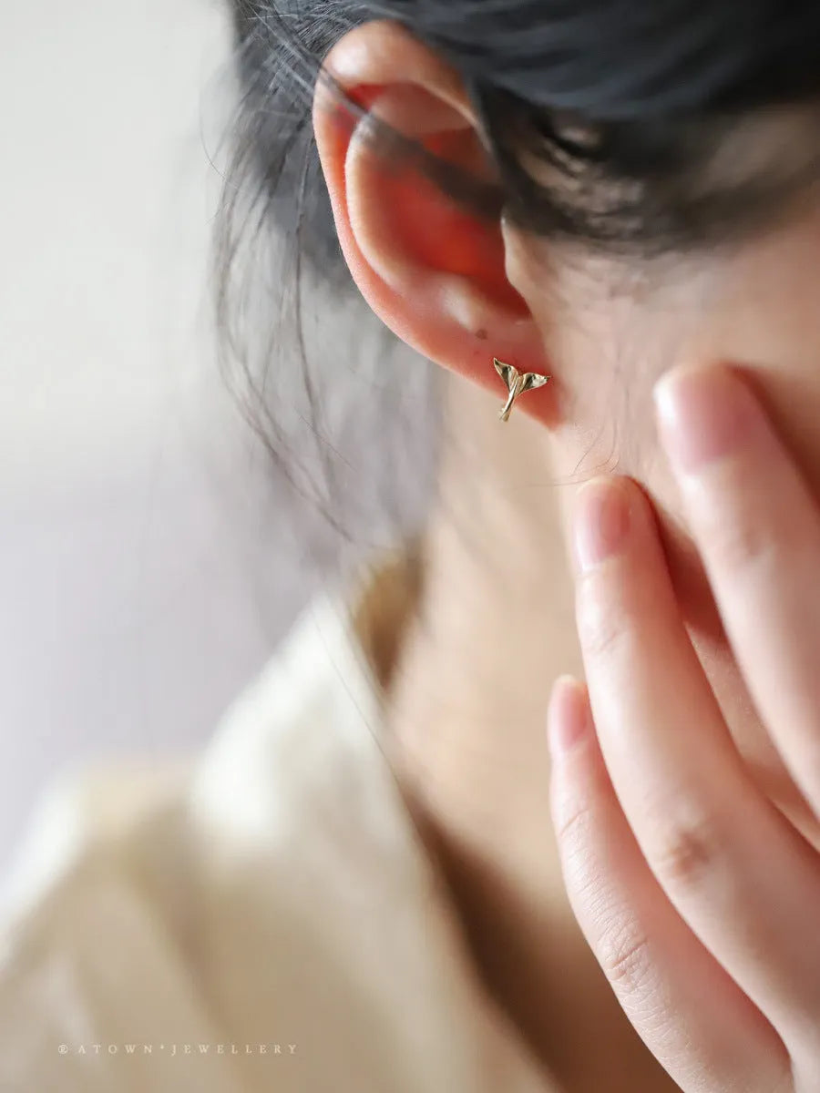 Gold plated fishtail hoop earrings made from sterling silver, showing 8mm inner diameter